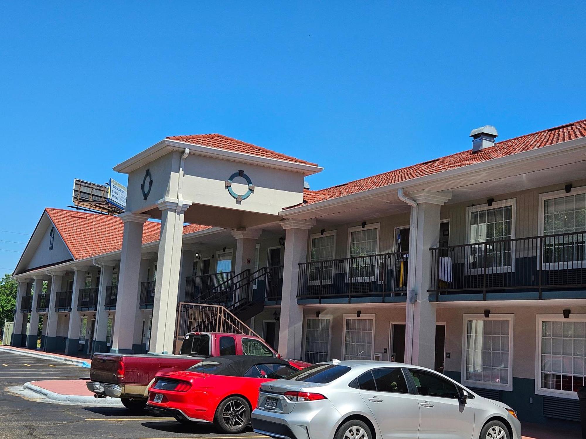Quality Inn & Suites Greenville I-65 Exterior photo