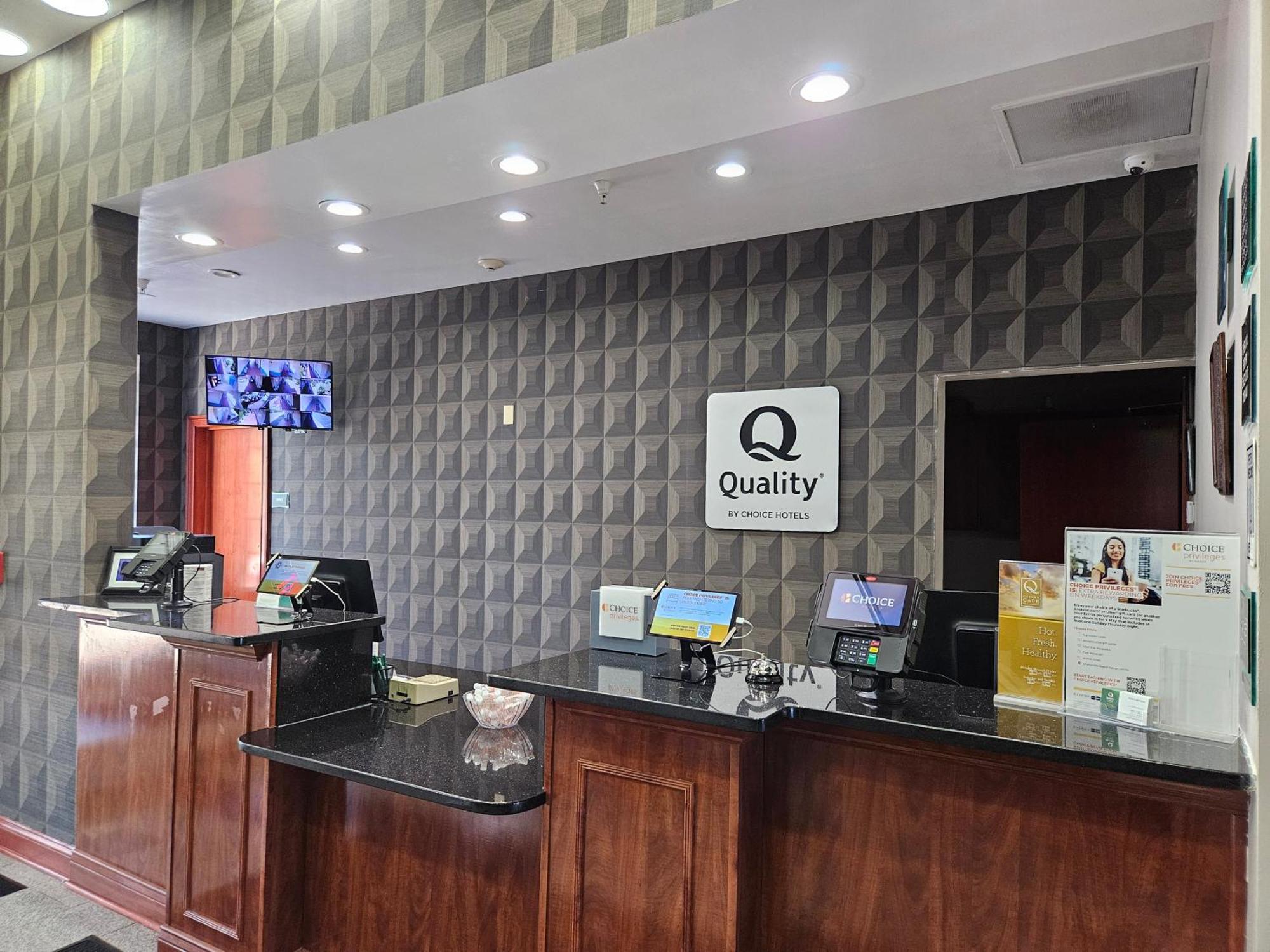 Quality Inn & Suites Greenville I-65 Exterior photo
